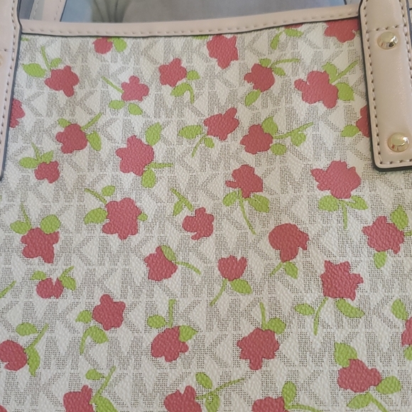 Michael Kors Cater Large Open Tote Bag - Picture 10 of 11